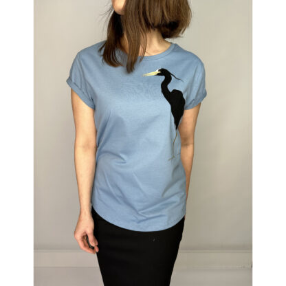 Organic Cotton Shirt by Girl and the Heron: Crafted from soft 100% organic cotton jersey, featuring a stylish medium fit, curved hem, and rolled-up sleeves. Designed and produced in Studio Catta Amsterdam with a sophisticated blend of black flock foil and matt gold and white. Free NL shipping & €12 worldwide shipping