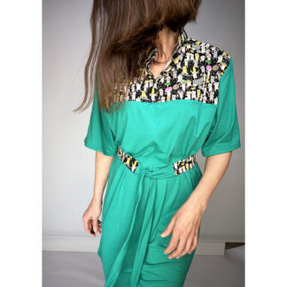 Flowy Green Dress with Japanese Party Cats Print: Features a versatile sash for customizable shaping, chic half sleeves with black cotton bias tape, and a comfortable fit crafted from a luxurious blend of 96% viscose and 4% elastane jersey fabric. Unique design highlights shoulders, collar, and belt crafted from exquisite Japanese cotton printed fabric. Meticulously designed and handmade in Studio Catta Amsterdam. FREE NL shipping & €12 worldwide shipping.